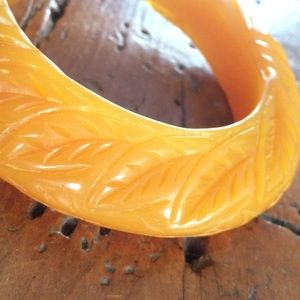 VTG Chunky Carved Asymmetrical Lucite Bangle